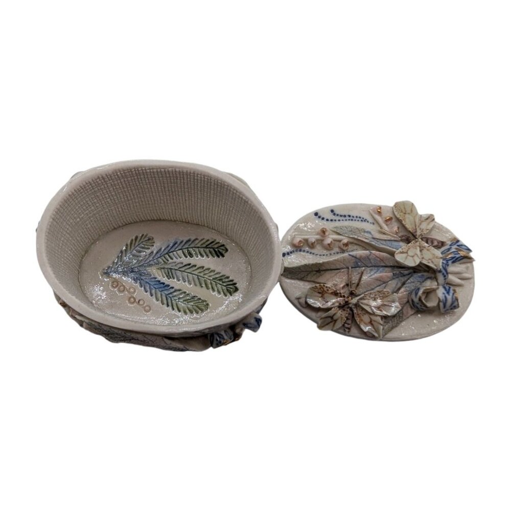 VTG Handcrafted Signed Ceramic Jewelry Trinket Box 3D Floral Leaf Butterfly Desi - Picture 5 of 11